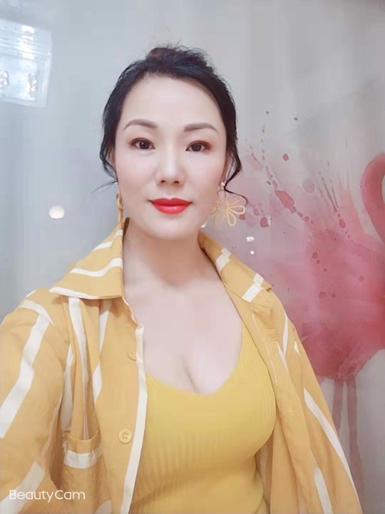 南山私密，皮肤光滑的少妇泻火